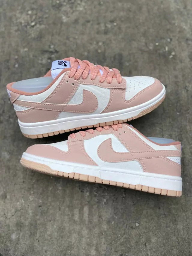 Tênis Nike Dunk Low - Branco e Rosa