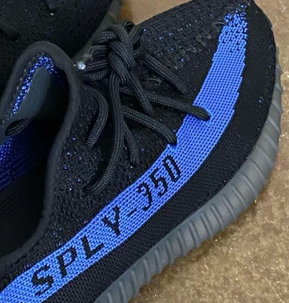 Tênis Adidas Yeezy Boost 350 V2 'Dazzling Blue'