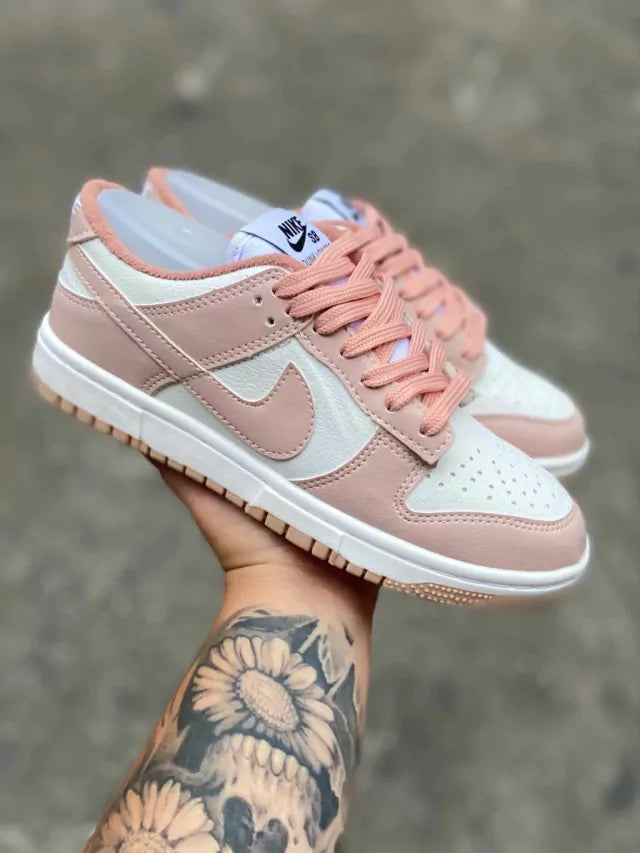 Tênis Nike Dunk Low - Branco e Rosa