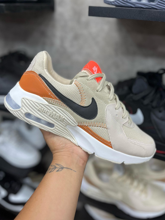 Tênis Nike Air Max Excee - Bege/Laranja/Preto