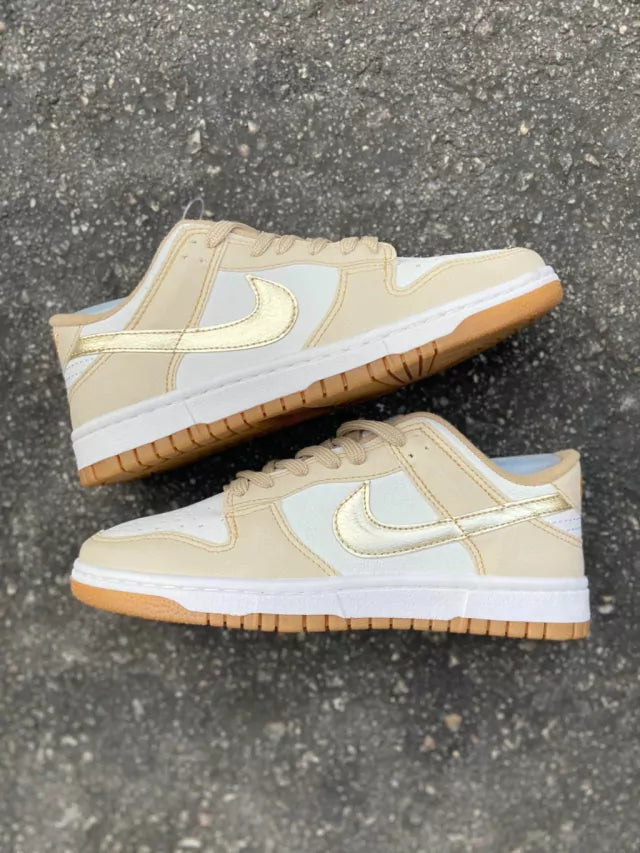 Tênis Nike Dunk Low - Branco e Dourado