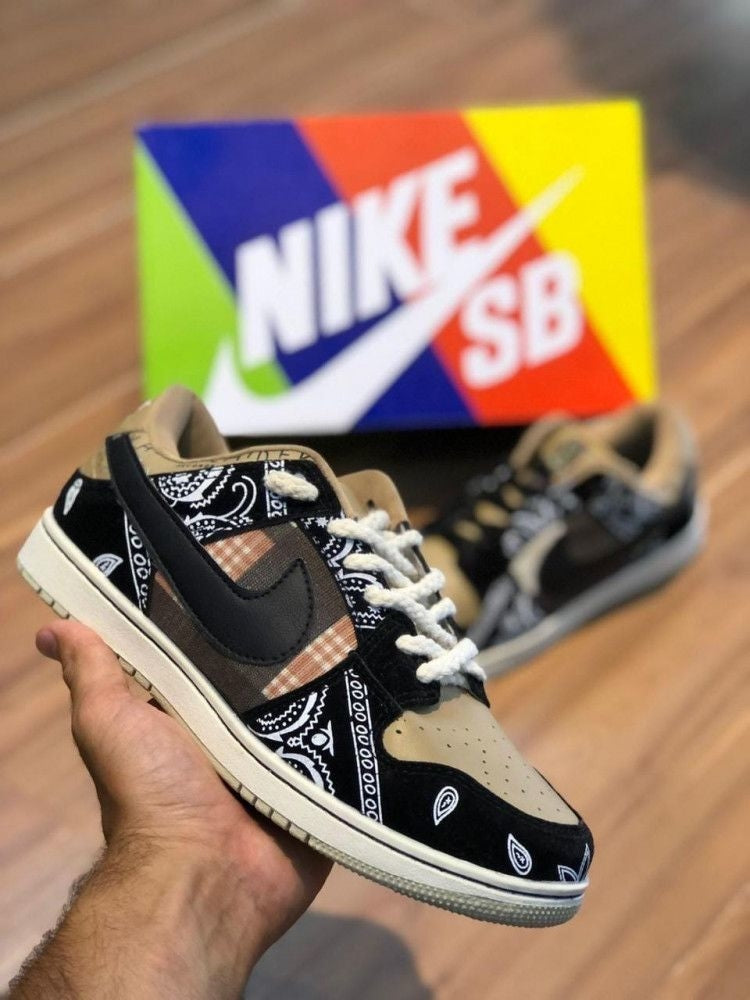 Tênis Nike Dunk Low - Travis Scott