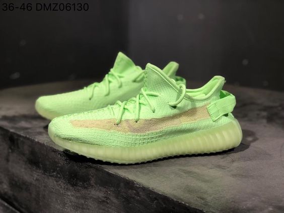 Tênis Adidas Yeezy Boost 350 V2 'Glow'