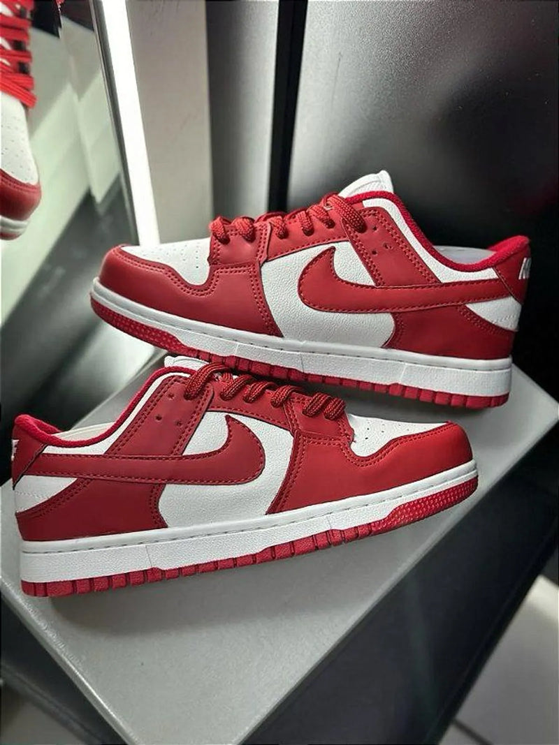 Tênis Nike Dunk SB - Branco e Vermelho