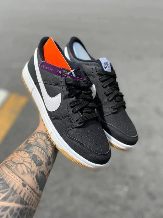 Tênis Nike Dunk Low - Preto com Detalhe Branco