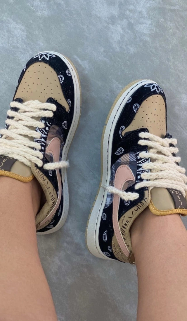 Tênis Nike Dunk Low - Travis Scott