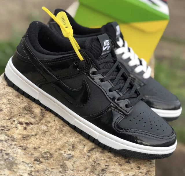 Tênis Nike Dunk SB - Preto e Branco Envernizado