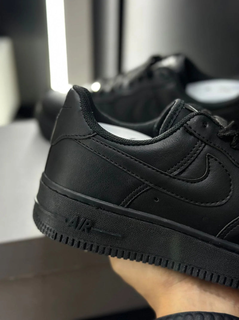 Tênis Nike Air Force One - Preto