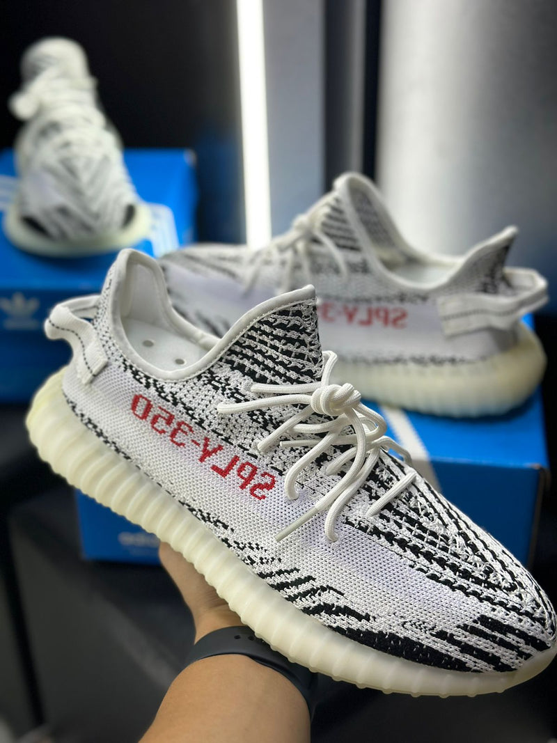 Tênis Adidas Yeezy Boost 350 V2 'Zebra'